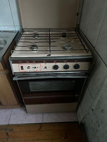 kitab şkaf: Mətbəx dəsti və qaz plitəsi - Kompakt mətbəx lavabonun üzərində — 2