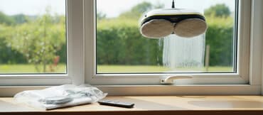 Pəncərə təmizləmə roboti (automa­tik). İki dairəvi fırça/pad ilə şüşə — 1