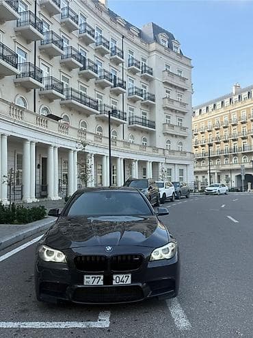 traktor satisi: BMW 5 Series (F10) sedan – M paketli görünüş və zəngin təchizat — 5