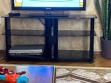 şuşə polka: Düz TV altlığı, Polkalı, Şüşəli — 1