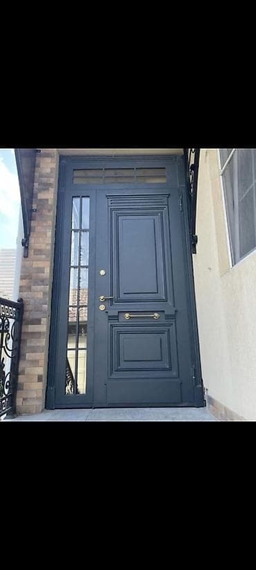 Ev, ofis və ya digər binaların əsas girişləri üçün nəzərdə tutulmuş