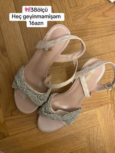 - Qadın sandaleti - Ölçü: 38 - Rəng: açıq nude/şampan - Model: açıq