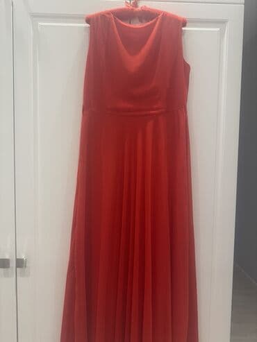 Qırmızı şifon uzun don - Rəng: parlaq qırmızı - Model: qol­suz, döş
