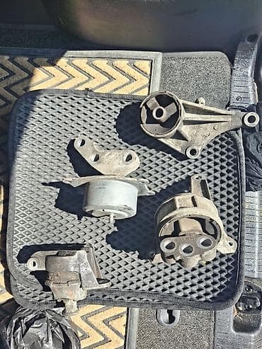 Avtomobil mühərriki üçün dayaqlar və bərkidici detallardan ibarət