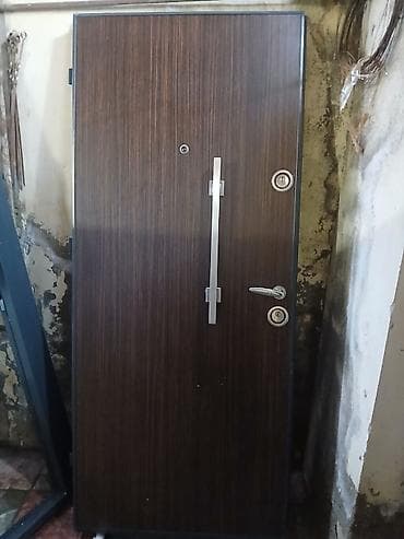 Dəmir təhlükəsizlik qapısı – taxta fakturalı ikiüzlü model -