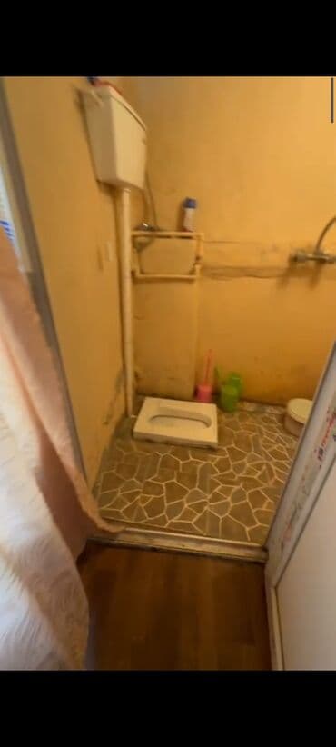sumqayit seheri nasosnu qesebesi: Kirayə üçün sadə, mebel ilə təmin olunmuş həyət evi - Girişdə plastik — 6