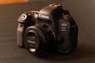 canon mark 2: Canon EOS 6D Mark II DSLR + Canon EF 50mm f/1.8 STM obyektiv Üzərində — 1