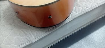 gitara sekilleri: Akustik gitara, 5 sim, İşlənmiş, Ünvandan götürmə — 4