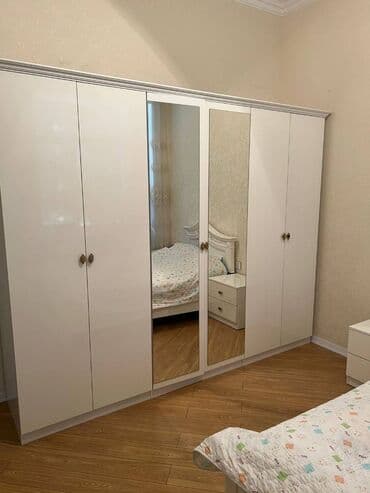 ag seher: Şəhərin mərkəzində, Səbayil rayonu, Neftçılər prospektində, Kukla — 6