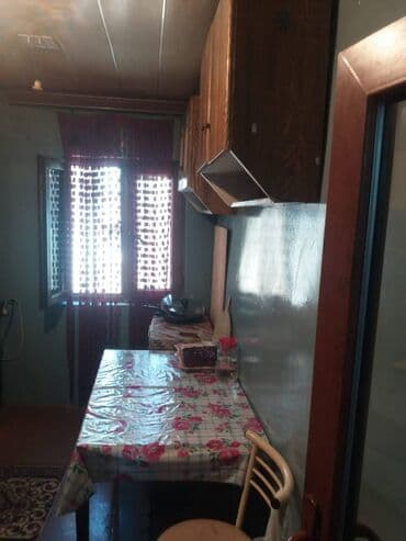 ev certiyojları: 3 otaqlı, 100 kv. m, Orta təmir — 3