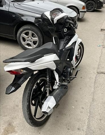 moto moped: Kredit marağlıdır. Sport üslubunda şəhər motosikleti/skuter hibrid — 2