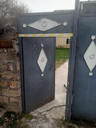 Darvaza enı 3 metrə 70 santi hündürlüyü 2 metrə 35 santi ustunde — 1