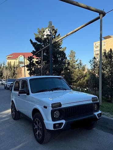 ВАЗ (ЛАДА): ВАЗ (ЛАДА) 4x4 Нива: 1.7 л | 2015 г. 187000 км Внедорожник — 7