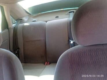 kia ceed 2010: Ford Focus sedan (mk1) – yaşıl rəngli, 4 qapılı. Texniki və daxili — 12