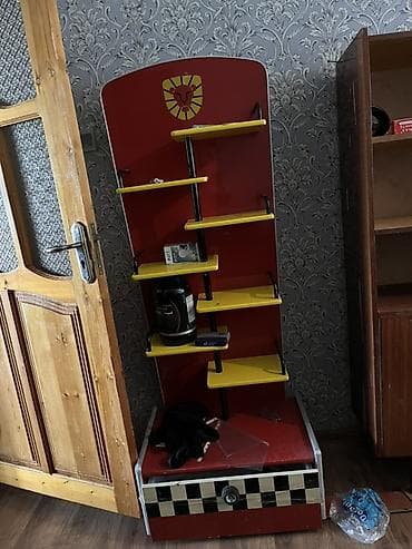 Şkaf sumqayıtdadır 15 azn təcili aşağı yeridə var