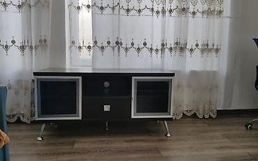 taxt baza: Düz TV altlığı, Polkalı, Laminat — 1