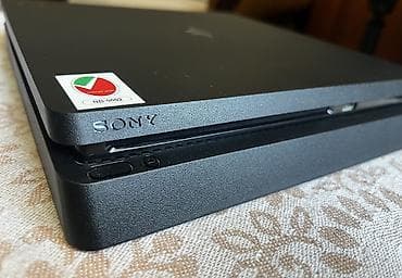 Satılır PlayStation 4 Slim. Konsol səliqəli və diqqətlə istifadə