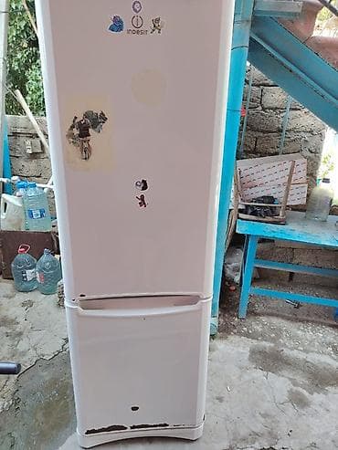 Indesit ikiqapılı soyuducu Xüsusiyyətlər: - Üst hissə – soyuducu