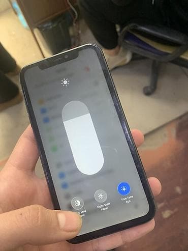 iphone kiredit: IPhone 11 — 1