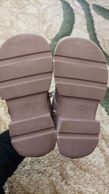 uşaq kuklası: Uşaq botinkasi.27 razmeri — 2