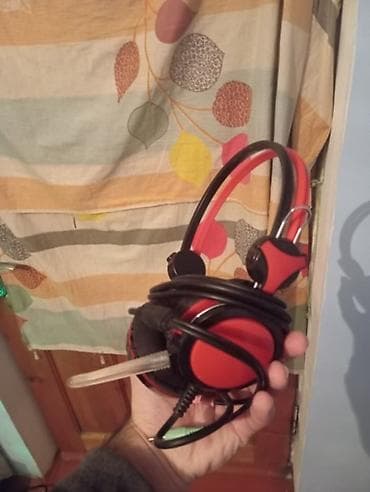 kicik kalonka: Qırmızı-qara naqilli qulaqlıq-mikrofon (headset) - Over-ear dizayn — 1