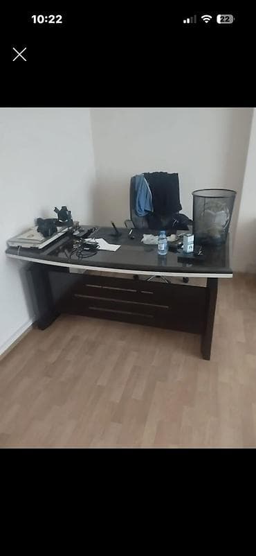 угловой офисный стол: Ofis mebel dəsti Tərkib: - Menecer stolu: L formalı, iş səthində — 6