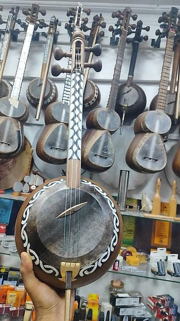 klasik gitara: Tar – klassik Şərq simli musiqi aləti - Korpus: taxta gövdə, dairəvi — 1