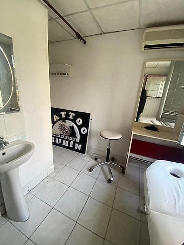 Mənzillər: 📍 Neftçilər metrosunun yaxınlığında 5 mərtəbəli binanın 1-ci — 3