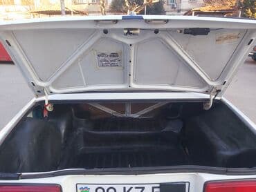 dinamo vaz: VAZ 2107, ağ rəng, sedan kuzov. Texniki xüsusiyyətlər: - 1.5–1.6 l — 10