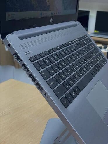hp notbuk: HP noutbuk – 15.6" ekranlı, gümüşü korpus Xüsusiyyətlər: - Prosessor — 2