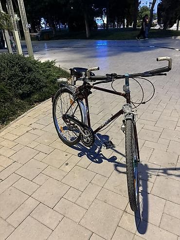 cube velo: Şəhər/şosse tipli klassik velosiped - Rəng: tünd bordo (metal — 1