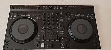 Звуковое оборудование: Pioneer DDJ-GRV6 DJ kontrolörü - 2 deckli, mərkəzdə 4 kanallı mikser — 2