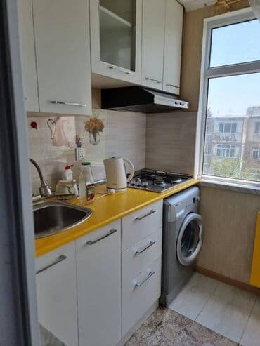 badamdarda kohne bina evleri: Nizami rayonu,Neftçılər metrosu,Xudafərinin arxasında,5 — 3