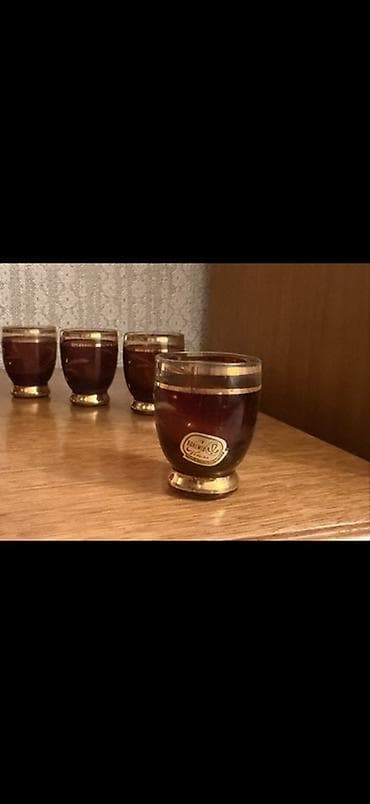 Qızılı naxışlı şüşə karaf və stəkan dəsti - Dəst: 1 ədəd karaf — 2