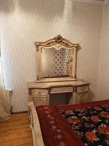 Mebel: Klassik üslubda yatacaq otağı dəsti Tərkibi: - İri 5 qapılı dolab — 3
