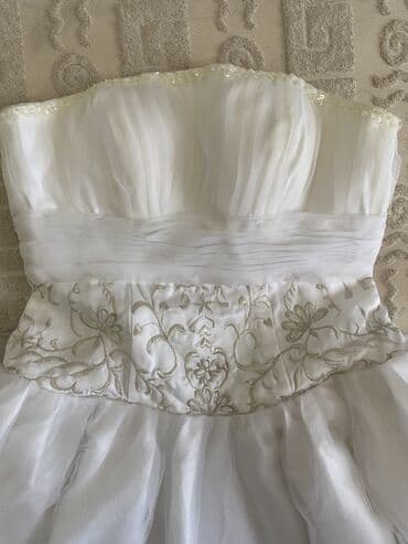 Toy aksesuarları: Ağ gəlinlik – straplez, A-kəsimli, uzun quyruqlu model. - Üst hissə — 5