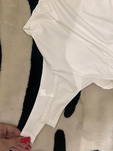 Hicab: Ağ rəngli, gold aksesuarlı body 1 dəfə geyilib cəmi yəni təzədir 20 — 2