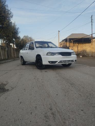 Аксессуары и тюнинг: Ağ rəngli sedan avtomobil Əsas xüsusiyyətlər: - Kuzov: 4 qapılı — 5