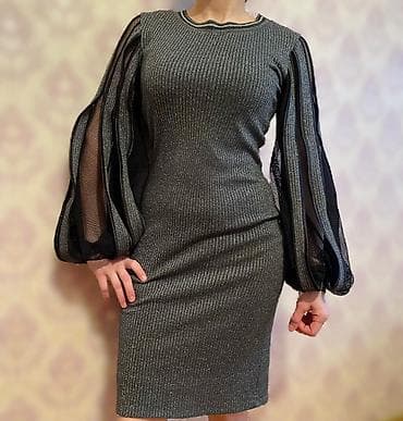 Cinslər: Qadın geyimi – dar kəsimli, dizə qədər payet effektli trikotaj don. - — 1