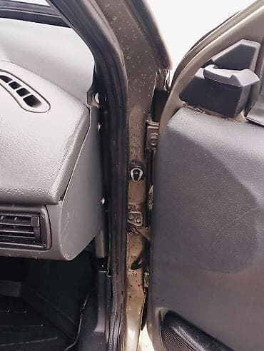 Motonəqliyyat: Lada Samara Sedan - Kuzov: 4 qapılı sedan, “bej/qəhvəyi” rəngli, qara — 6