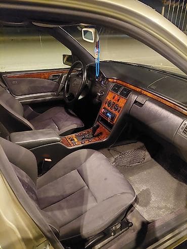 mersedes 190e: Mercedes-Benz E 200: 2 l | 1998 il Sedan — 9
