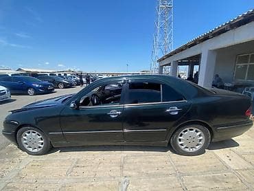 siqaret tutunu: Mercedes-Benz E‑Class (W210) sedan - Korpus: qara/yaşıl tünd rəngli — 5
