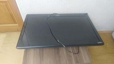 Samsung LCD monitor - Ekran: Təxminən 22–24 düym diaqonal, geniş