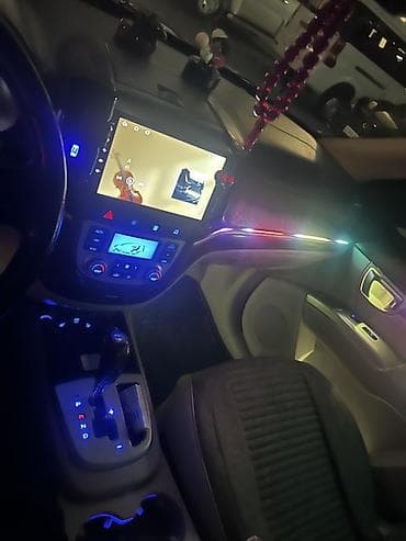 zapi satisi: Hyundai Santa Fe SUV – 4WD, avtomat, qara rəng Mühərrik və yürüş: - — 2