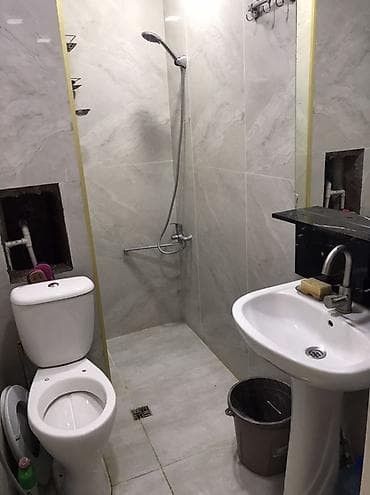 Həyət evləri və villalar: 2 otaqlı mənzil - Daxili koridor: ağ giriş qapısı, divar asılqanı — 6