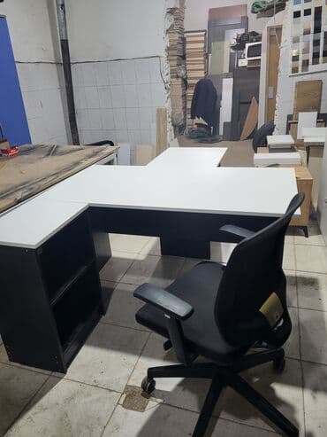 Chevrolet: Ofis üçün L‑şəkilli iş masası dəsti - Rəng: ağ-qara, zolaqlı ön panel — 7