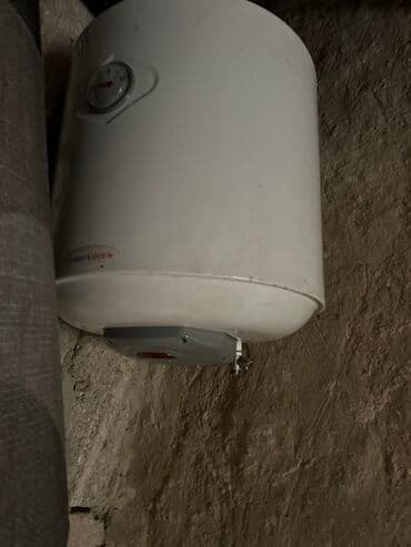 şaxta baba şəkli çəkmək: Aqua Hot su qızdırıcısı (elektrikli, silindrik divardan asılan model) — 3