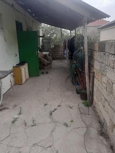 Həyətyanı ev – həyət və bağ sahəsi ilə - Geniş həyət: beton örtüklü