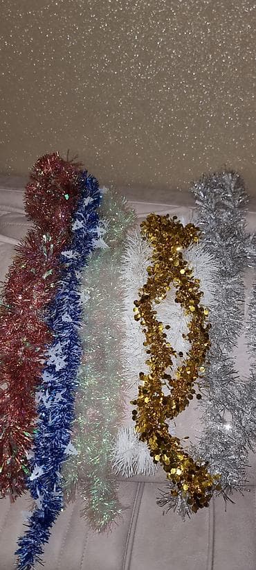 Yeni il bəzəkləri – parıltılı tinsel və girlyand lentləri dəsti -