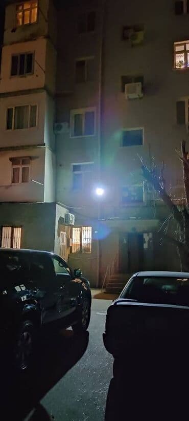 sabunçu qəsəbəsində evlər: Ev yeni təmir olunub. Evdə təxmini 1 ildən az yaşanıb. 5/4 cü mərtıbə — 2